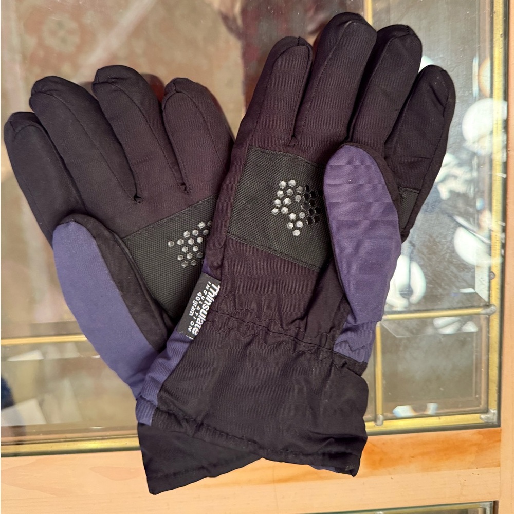 Thinsulate Insulation 40g Black and White Insulated Gloves with tech grip‎